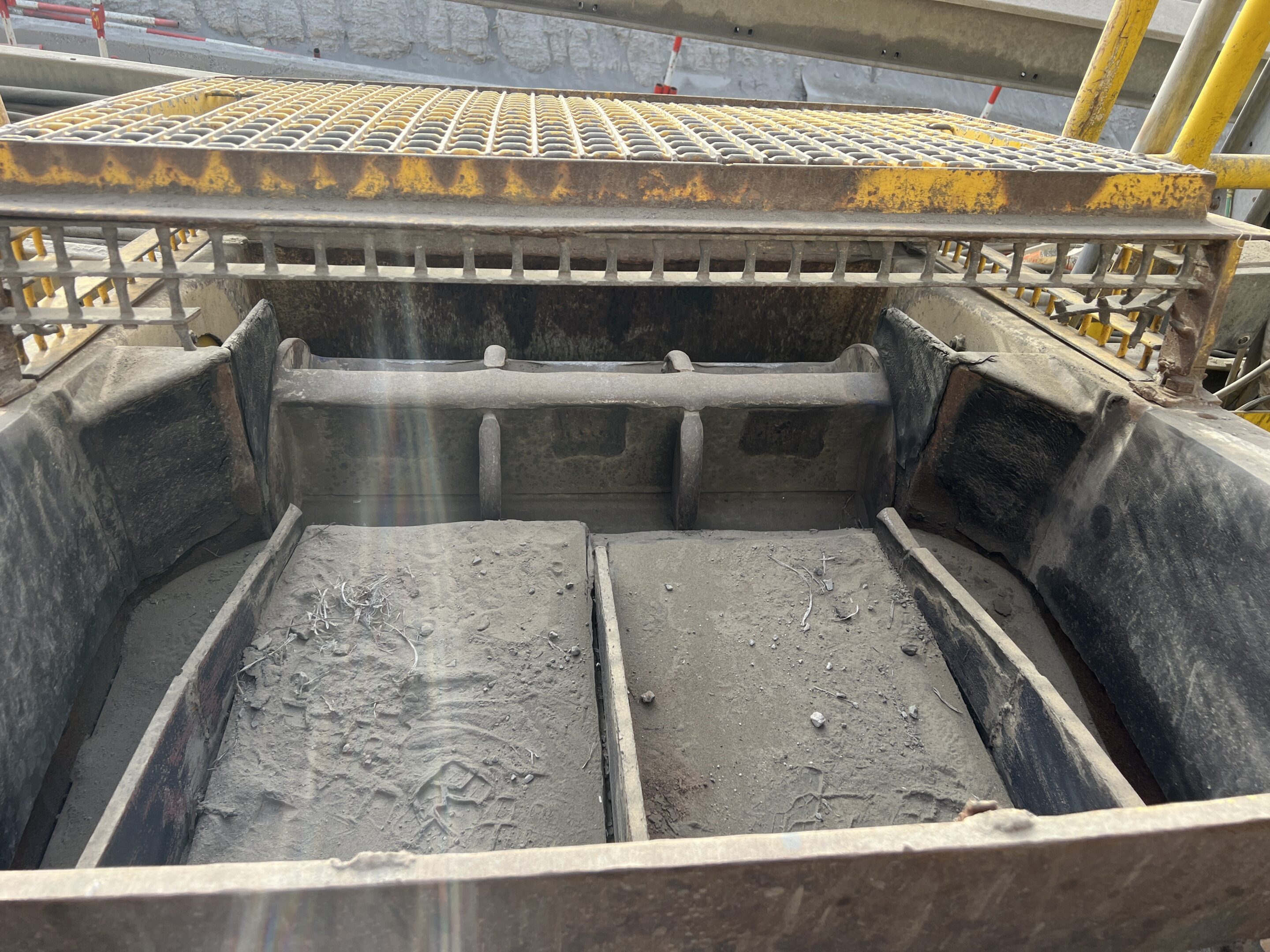 ball-charging-system-chute-blockage Ball charging system blockages caused by chute geometry